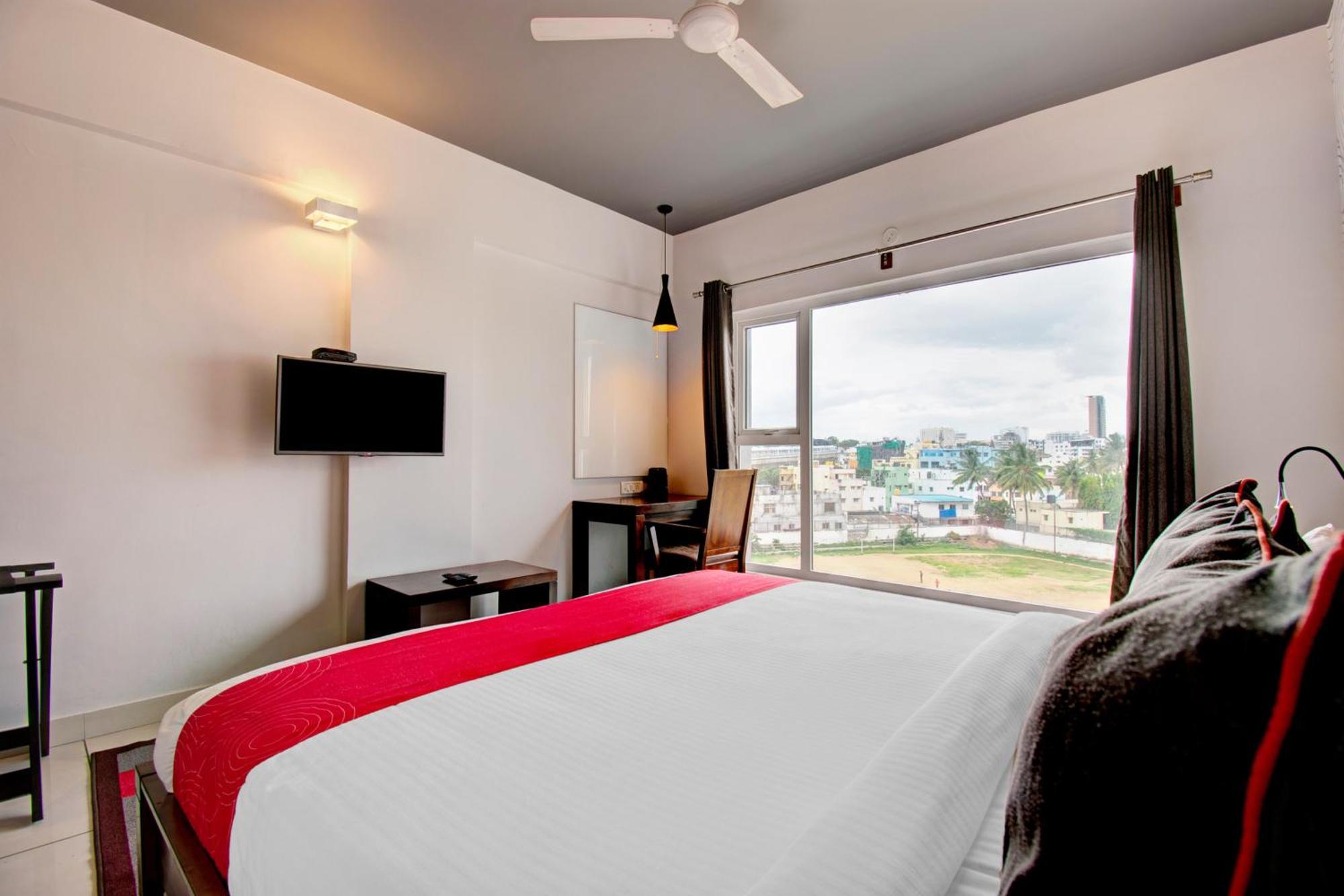 Super Townhouse Ulsoor Hotel Bangalore Bagian luar foto